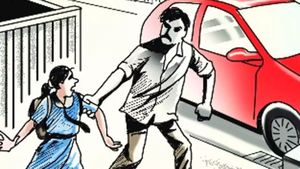 சென்னை சென்ட்ரலில் பச்சிளம் குழந்தை கடத்தல்.. விற்க முயன்ற 2 பேரை காட்டிக்கொடுத்த கேமரா.. அதிரடி 
