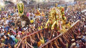 சித்திரை திருவிழா! கள்ளழகர் ஆற்றில் இறங்கும் வைபவம்! மதுரை மாவட்டத்தில் ஏப்.23 உள்ளூர் விடுமுறை 