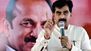  திருச்சி தொகுதியில் “தீப்பெட்டி” என்னாகும்? அடித்து மேலே வரும் அதிமுக.. தந்தி டிவி கணிப்பு ரிசல்ட்!