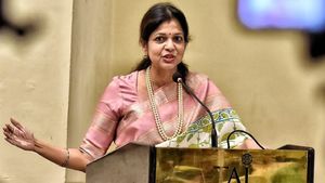 தருமபுரியில் சவுமியா அன்புமணிக்கு அமோக ஆதரவு - அதிமுகவையே முந்தி செல்லும் பாமக.. தந்தி டிவி கணிப்பு 