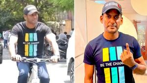 லோக்சபா தேர்தலில் வாக்களிக்க சைக்கிளில் வந்தது ஏன்? விஷால் போட்டாரே பாருங்க போடு