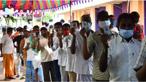மாலையில் திடீரென வாக்குச்சாவடியில் குவிந்த 1000 பேர்.. மரக்காணம் அருகே பரபரப்பு.. என்ன நடந்தது! 