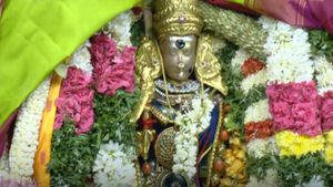 கோலாகலமாக நடைபெற்றது மீனாட்சி சுந்தரேஸ்வரர் திருக்கல்யாணம்.. மதுரை சித்திரை திருவிழாவில் உற்சாகம்!