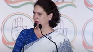 காங்கிரசா தாலியை பறிக்கும்? இல்லை! எங்கள் அம்மா நாட்டுக்காக தாலியை இழந்தவர்: பிரியங்கா காந்தி பதிலடி