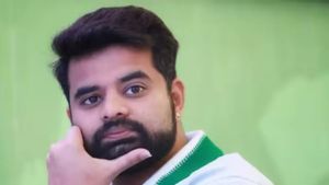 300 பெண்களுடன் உல்லாசம்? கசிந்த ஆபாச வீடியோக்கள்.. மாஜி பிரதமர் பேரனுக்கு சிக்கல்.. எஸ்ஐடி விசாரணை 