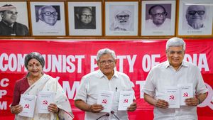  100 நாள் வேலை திட்டம் இனி.. 200 நாளாக உயர்த்தப்படும்! தேர்தல் அறிக்கையில் CPI வாக்குறுதி