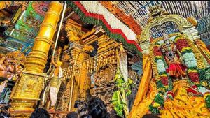 குலுங்குது மதுரை.. மீனாட்சி அம்மன் கோயில் சித்திரை திருவிழா.. இன்று கோலாகல கொடியேற்றம்.. திரண்ட ஜனம்