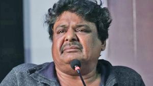 வேலூரில் ஜெயிக்கணுமாம்.. அவசர அவசரமாக மருத்துவமனையில் டிஸ்சார்ஜ் ஆன  மன்சூர் அலிகான்! 