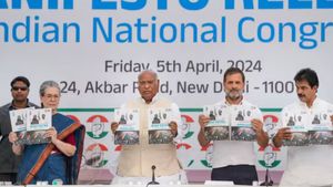 போட்டி தேர்வு எழுதும் தேர்வர்களுக்கு மேஜர் சலுகை..காங்கிரஸ் தேர்தல் அறிக்கையில் இடம் பெற்ற அறிவிப்பு