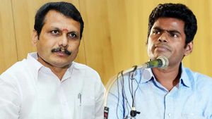 சிறையில் இருந்து திமுக அமைச்சர்களை செல்போனிலேயே இயக்குகிறார்.. 