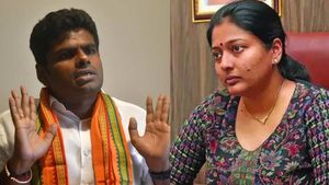 அண்ணாமலை கர்நாடகாவுக்கு போய்விடுவார்.. கரூரில் போட்டியிட பயந்தவர்தானே.. காயத்ரி ரகுராம் தாக்கு 