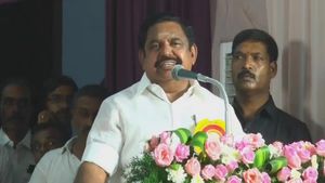  ஃப்ளைட்ல வந்து இறங்கி ரோடு ஷோ நடத்துனா ஓட்டு போட்ருவாங்களா? போங்கப்பா.. அட்டாக் மோடில் எடப்பாடி!