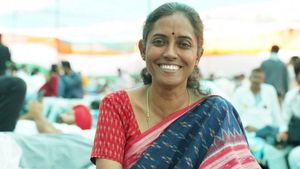  திடீரென மயங்கி விழுந்த ஜோதிமணி.. கரூர் தொகுதியில் பிரச்சாரத்தின் போது பரபரப்பு!