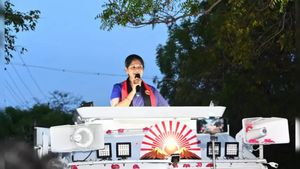 மீண்டும் கனிமொழி.. தூத்துக்குடியில் பின்தங்கிய அதிமுக.. தந்தி டிவி சர்வேயில் பாஜக கூட்டணிக்கு ஷாக் 