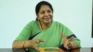 இரண்டாவது சுதந்திர போராட்டம் என்ற உணர்வோடு.. தேர்தலில் வாக்களிக்க வேண்டும்! கனிமொழி வேண்டுகோள் 