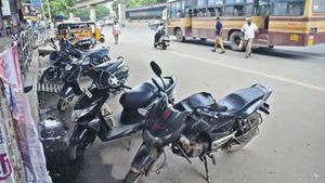  சரவெடி.. சென்னையில் இனி வண்டிகளை எல்லா இடங்களிலும் பார்க் செய்ய முடியாது! வருகிறது புது கட்டுப்பாடு 