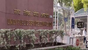இந்த ஆண்டு UPSC தேர்வானவர்களில் 34.65% பெண்கள்,  5.02% முஸ்லிம்கள்.. முழு டேட்டா இதோ! 