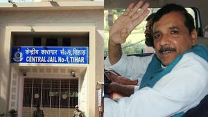 விடுதலை... விடுதலை.. திகார் சிறையிலிருந்து ஜாமீனில் வெளியே வந்தார் ஆம் ஆத்மியின் சஞ்சய் சிங் 