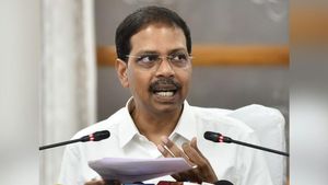 யாருக்காக எடுத்து செல்லப்பட்டது ரூ.4 கோடி? உரிய விசாரணை நடத்தப்படும்.. சத்யபிரதா சாகு அறிவிப்பு! 