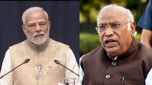 வாங்களேன்.. உட்கார்ந்து பேசி உங்களுக்கு நல்லா புரிய வைக்கிறேன்.. மோடிக்கு கார்கே கடிதம் 