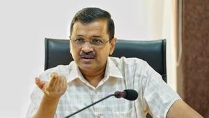 அரவிந்த் கெஜ்ரிவாலின் உதவியாளர் கைது.. முதல்வரின் வீடு புகுந்து போலீஸ் அதிரடி.. பரபரக்கும் டெல்லி 