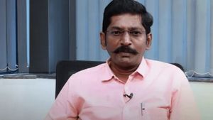 சவுக்கு சங்கர் சர்ச்சைப் பேச்சு! தேனியில் கைது செய்த போலீஸ்! இத்தனை செக்சனில் வழக்கா? என்னென்ன? 