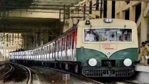 சென்னை கடற்கரை - செங்கல்பட்டு மின்சார ரயிலில் நாளை ட்ராவல் பண்ண போறீங்களா.. இதை நோட் பண்ணிக்கோங்க