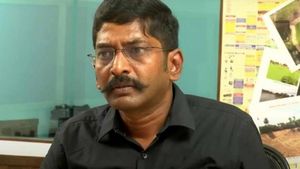யூடியூபர் சவுக்கு சங்கர் தேனியில் அதிரடி கைது! பெண் காவலர்கள் குறித்து அவதூறு பேசியதாக வழக்கு! 