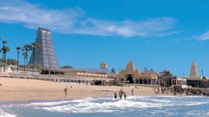 திருச்செந்தூர் முருகன் கோயில் முன்பு கடலில் குளித்த பக்தர் நீரில் மூழ்கி பலி 