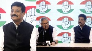  காங்கிரஸ் கட்சியில் இணைந்தார் தமிழக முன்னாள் டிஜிபி கருணாசாகர்.. தேர்தல் நேரத்தில் திடீர் முடிவு!