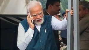  அடடே.. பிரதமர் நரேந்திர மோடியின் போன் நம்பர் இது தானா? மெயில் ஐடியையும் அவரே சொல்லிட்டாரா?