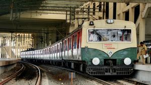 சென்னை மின்சார ரயில் சேவையில் மாற்றம்.. இன்று முதல் மே 27 வரை எண்ணூரில் ரயில் நிற்காது! 