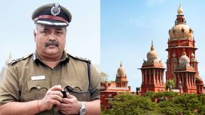 கதறி அழுது ஜாமீன் பெற்ற மாஜி சிறப்பு டிஜிபி ராஜேஷ் தாஸ்! கைதுக்கு பின் கோர்ட்டில் நடந்தது தெரியுமா? 