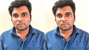ஆசைக்கு இணங்கினால் பதவி, வீடு.. சென்னை பெண் போலீஸை உல்லாசத்துக்கு அழைத்த நபர் யார்? 