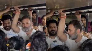 ‛‛எனக்கு கார் வேண்டாம்’’..  கூட்ட நெரிசலான அரசு பஸ்சில் ஏறிய ராகுல்! உடனே பயணிகள் செய்ததை பாருங்க 