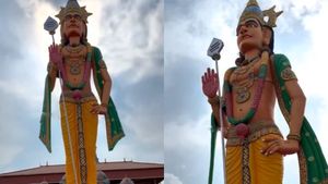 என்னயா பண்ணி வச்சுருக்கீங்க!  அழகென்ற சொல்லுக்கு முருகா.. சேலம் ராஜ முருகன்! நிர்வாகம் அதிரடி முடிவு