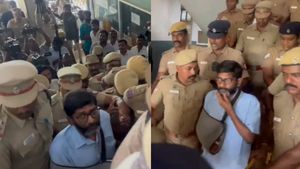 கஞ்சா வைத்திருந்த வழக்கு..மதுரை நீதிமன்றத்தில் சவுக்கு சங்கர் ஆஜர்! 2 நாள் போலீஸ் காவலுக்கு அனுமதி.!