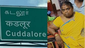 தங்க பத்திரம்.. கடலூர் சார் பதிவாளர் அசிங்கமா சிக்கிட்டாங்க! நெய்வேலி வீட்டிற்குள் திகைத்த ஆபீசர்ஸ்