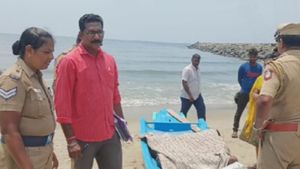  கைகள் சேர்த்து துப்பட்டாவால் கட்டப்பட்ட நிலையில் சிறுவன் சிறுமி சடலம்.. காதல் விவகாரத்தால் தற்கொலை!