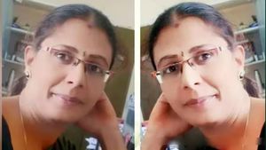 ஈரோடு மைதிலி.. அத்தனை பேர் முன்னாடி திருதிருன்னு விழித்து அசிங்கம்.. பட்டா மாறுதலா? மோசடி பத்திரம்?