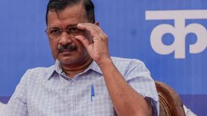 கெஜ்ரிவாலுக்கு ஜாமீன்.. திரண்டு வரும் 