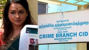  அதிமுக முன்னாள் அமைச்சர் என்னை ஏமாற்றிய வழக்கை சிபிசிஐடி விசாரிக்கணும்.. கோர்ட்டுக்கு ஓடிய நடிகை!