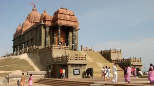  விவேகானந்தர் பாறையில் இருந்து சுற்றுலா பயணிகள் திடீர் வெளியேற்றம்.. காலையில் அனுமதி.. மதியம் ரத்து!