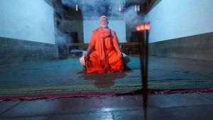  இளநீர், பழச்சாறு மட்டுமே.. 45 மணி நேர தியானத்துக்கு இடையே வேறு சாப்பாடே தொடாத பிரதமர் மோடி!