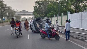 திடீர் சத்தம்.. 3 முறை புரண்டு கவிழ்ந்த கார்.. நேப்பியர் பாலம் அருகே அதிகாலை நேரத்தில் அதிர்ச்சி!