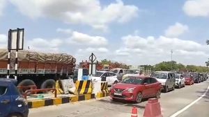  ‛‛வெறிச்சோடிய ஹைதராபாத்’’.. திடீரென ஆந்திராவுக்கு படையெடுத்த 50% மக்கள்.. ஓட்டளிக்க ஆர்வத்த பாருங்க