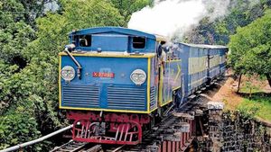 உதகை மலை ரயில் சேவை மீண்டும் ரத்து.. சுற்றுலா பயணிகள் ஏமாற்றம்! எப்போது தொடங்கும்?
