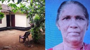 படுக்கையில் கிடந்த கத்திரிக்குட்டி.. பக்கத்தில் யாரு? விக்கித்து நின்ற மகன், மகள்.. கேரளாவில் கொடுமை