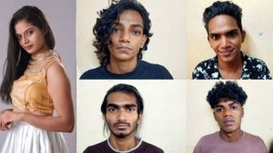 சொகுசு லாட்ஜில் தங்கியிருந்த கேரள மாடல் அழகி... அதிரடியாக வந்த போலீஸ்.. மொத்தமாக சிக்கிய 6 பேர் 