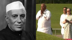  முன்னாள் பிரதமர் நேருவின் 60வது நினைவு தினம்.. சோனியா காந்தி உள்ளிட்ட காங்கிரஸ் தலைவர்கள் அஞ்சலி 